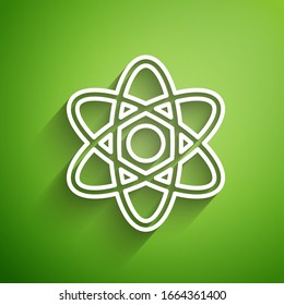 Icono Atom de línea blanca aislado en fondo verde. Símbolo de ciencia, educación, física nuclear, investigación científica. Ilustración vectorial