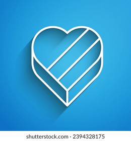 Línea blanca Candy en una caja con forma de corazón y icono de arco aislado en fondo azul. Día de San Valentín. Larga sombra. Vector