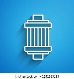Icono de filtro de aire de la línea blanca del automóvil aislado en fondo azul. Símbolo del servicio de reparación de automóviles. Larga sombra. Vector