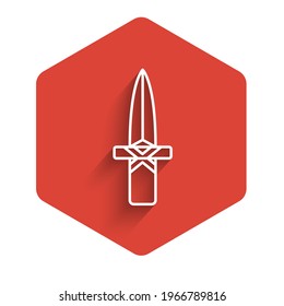 Icono de Dagger de línea blanca aislado con una sombra larga. Icono de cuchillo. Espada con cuchilla afilada. Botón hexágono rojo. Vector