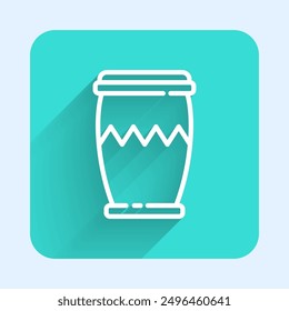 Icono de tambor de línea blanca aislado con sombra larga. Signo de música. Símbolo de instrumento musical. Botón cuadrado verde. Vector