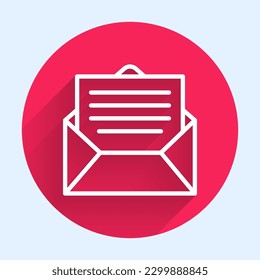 Das Symbol der weißen Linie Umschlag einzeln auf langen Schatten. E-Mail-Nachrichtenbriefsymbol. Roter Kreis-Knopf. Vektorgrafik