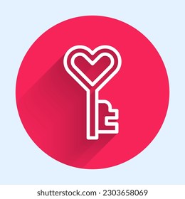 Tecla de línea blanca en el icono de forma de corazón aislado con fondo de sombra larga. Feliz Día de San Valentín. Botón de círculo rojo. Vector