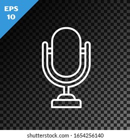 Icono de micrófono de línea blanca aislado en fondo oscuro transparente. En el micrófono del micrófono de la radio de aire. Signo del altavoz.  Ilustración vectorial