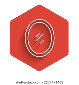 Icono Espejo de línea blanca aislado con una sombra larga. Botón hexágono rojo. Vector