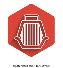 Línea blanca Icono de transporte de mascotas aislado con sombra larga. Portador para animales, perros y gatos. Contenedor para animales. Casilla de transporte animal. Botón hexágono rojo.  Ilustración vectorial