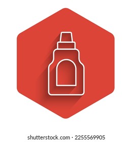 Línea blanca Botella de plástico para detergente para lavandería, blanqueador, líquido lavavajillas u otro icono de agente de limpieza aislado con fondo de sombra larga. Botón hexágono rojo. Vector