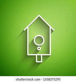 White line Retro wall watch icon isolated on green background. Cuckoo clock sign. Antique pendulum clock.  Vector Illustration