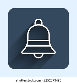 Línea blanca Icono de timbre sonora aislado con fondo de sombra largo. Símbolo de alarma, campana de servicio, señal de timbre, símbolo de notificación. Botón cuadrado azul. Vector