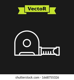 Icono de construcción de ruleta blanca aislado en fondo negro. Símbolo de medida de cinta. Ilustración vectorial