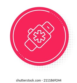 Línea blanca Mirador inteligente que muestra el icono de ritmo cardiaco aislado en fondo blanco. Concepto de aplicación de fitness. Botón de círculo rojo. Vector