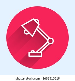 Icono de la lámpara de la mesa blanca aislado con una sombra larga. Botón de círculo rojo. Ilustración vectorial