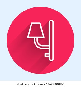 Icono de la pared blanca aislado con una sombra larga. Luz de pared. Botón de círculo rojo. Ilustración vectorial