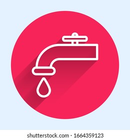 Línea blanca Golpea con un icono de caída de agua aislado con una larga sombra. Botón de círculo rojo. Ilustración vectorial