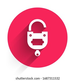 Bloqueo blanco e icono de tecla aislado con una sombra larga. Signo de candado. Seguridad, protección, concepto de privacidad. Botón de círculo rojo. Ilustración vectorial