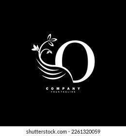 white luxury O letter logo with beautiful floral and feather ornament. feather logo. O typography, O monogram. Suitable for business logos, brands, companies, boutiques, beauty logos, etc