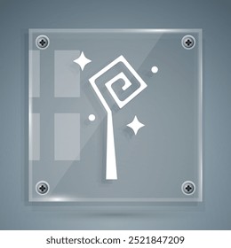 Icono de personal de magia blanca aislado sobre fondo gris. Varita mágica, cetro, palo, varilla. Paneles de vidrio cuadrados. Vector