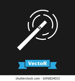 Icono de la varita mágica blanca aislado en fondo negro. Accesorio mágico con forma de estrella. Poder mágico. Ilustración vectorial