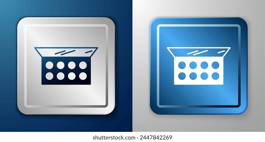 Polvo de maquillaje blanco con icono de espejo aislado sobre fondo azul y gris. Botón cuadrado plateado y azul. Vector