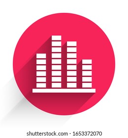 Icono del ecualizador de música blanca aislado con una sombra larga. Ola sonora. Tecnología de ecualizador digital de audio, panel de consola, musical de pulso. Botón de círculo rojo.  Ilustración vectorial