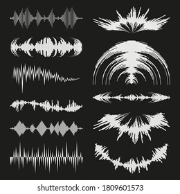 Logo-Kollektion mit weißen Musikwellen und Audiosymbolen auf schwarzem Hintergrund. Modernes Soundequalizer-Set. Vektorflache, isolierte Wellenform-Technologie-Illustration