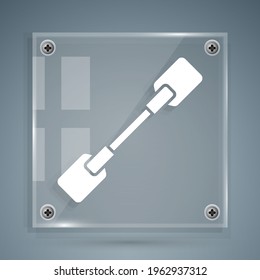 Weißes Paddel-Symbol einzeln auf grauem Hintergrund. Tretboote. Viereckige Glasplatten. Vektorgrafik
