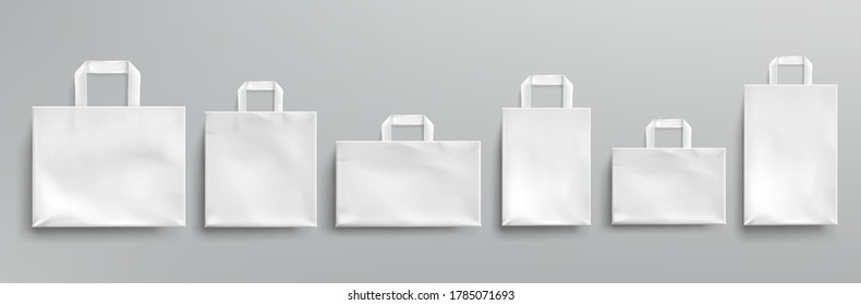 Sacos ecológicos de papel blanco de diferentes formas. Modelación vectorial realista de paquetes en blanco con identificadores aislados en fondo gris. Plantilla para el diseño corporativo en la bolsa de cartón para la tienda o el mercado