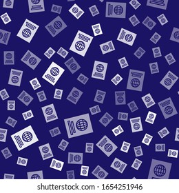 Pasaporte blanco con icono de datos biométricos aislado sin fisuras en fondo azul. Documento de identificación.  Ilustración vectorial