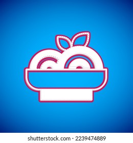 Weiße Pasta Spaghetti Symbol einzeln auf blauem Hintergrund. Italienisches Restaurant.  Vektorgrafik