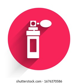 Icono de Perfume blanco aislado con una sombra larga. Botón de círculo rojo.  Ilustración vectorial