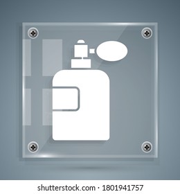 Icono de Perfume blanco aislado en fondo gris. Paneles de vidrio cuadrado. Ilustración vectorial