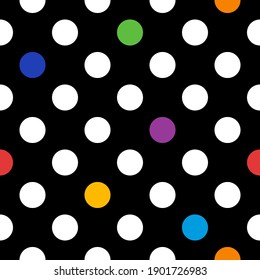 puntos de polka blanco con elementos de color arcoiris, patrón vectorial sin fisuras con fondo negro