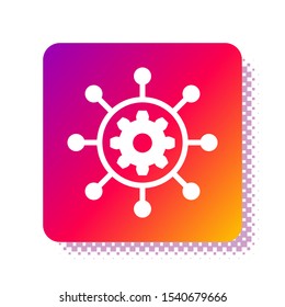 Icono blanco de la gestión del proyecto aislado en el fondo blanco. Hub y radios e icono de engranaje sólido. Botón de color cuadrado. Ilustración vectorial