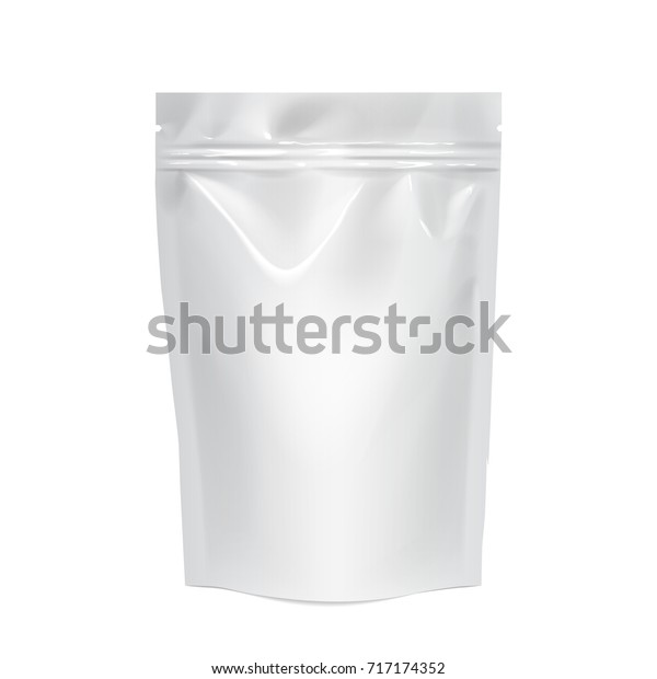 ハングスロットと白いリアルなポリエチレン製の袋 ブランドテンプレートのモックアップ ベクターイラスト のベクター画像素材 ロイヤリティフリー 717174352