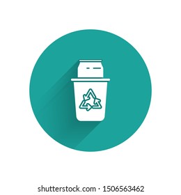 White Recycle bin with recycle symbol and can icon isolated with long shadow. Trash can icon. Garbage bin sign. Recycle basket sign. Green circle button. Vector Illustration