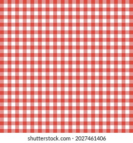 Weißer und roter Picknicktisch. Roter Tischdecken auf dem Tisch. Tablette auf rotem und weißem Quadrat