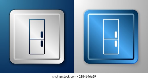 Icono del refrigerador blanco aislado en fondo azul y gris. Frigorífico congelador. Tecnología y electrodomésticos. Botón cuadrado plateado y azul. Vector