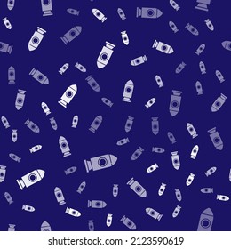 Icono del barco del cohete blanco aislado patrón sin fisuras sobre fondo azul. Viaje espacial.  Vector