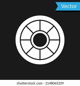Icono de White Safe aislado en el fondo negro. La puerta protege una bóveda de banco con una cerradura combinada. Protección de datos fiable. Vector