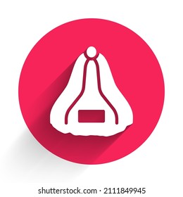 Icono de sombrero blanco Sauna aislado con fondo de sombra larga. Botón de círculo rojo. Vector