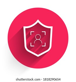 Das weiße Schild-Symbol für die Gesichtserkennung, einzeln mit langem Schatten. Scanner-Symbol für Gesichtserkennung. Gesichtsnummer. Cyber-Sicherheitskonzept. Roter Kreis-Knopf. Vektorgrafik
