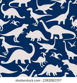 Silhouettes blancas de dinosaurios sobre fondo azul oscuro. Patrón sin foco, vector.  Triceratops, estegosauro, tiranosaurio, T-Rex, brontosauro, brachiosaurio, pterosaurio.