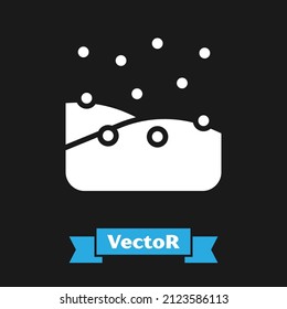 Icono de la nevada blanca aislado en fondo negro. La nieve que cae en invierno hace que las navidades sean un año nuevo. Feliz Navidad y Feliz Año Nuevo.  Vector
