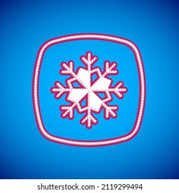 Icono de copo de nieve blanco aislado en fondo azul. Feliz Navidad y Feliz Año Nuevo.  Vector