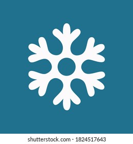 Icono del vector copo de nieve blanco sobre un fondo azul. Copo de nieve de navidad azul invernal en estilo plano