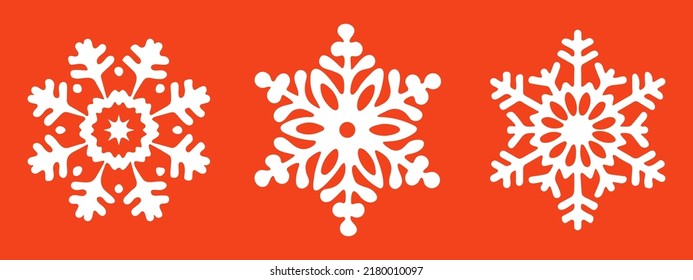 Copos de nieve blancos en un fondo rojo. Elementos aislados en un estilo plano. Conjunto elegante para tu diseño de Año Nuevo o Navidad. Ilustración vectorial.	