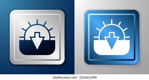 Icono del atardecer blanco aislado en fondo azul y gris. Botón cuadrado plateado y azul. Vector