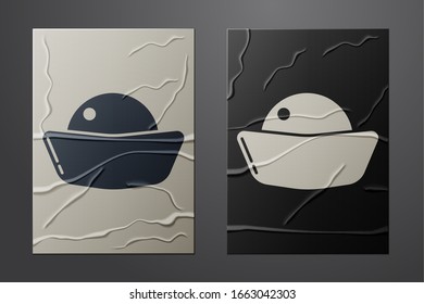 Icono de sushi blanco aislado sobre fondo de papel desmitificado. Cocina japonesa tradicional. Estilo de arte de papel. Ilustración vectorial