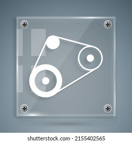 White Timing Gürtel Kit Symbol einzeln auf grauem Hintergrund. Viereckige Glasplatten. Vektorgrafik