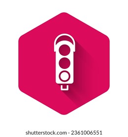 Weiße Ampel-Symbol einzeln auf langem Hintergrund. Rosa Hexagon-Taste. Vektorgrafik